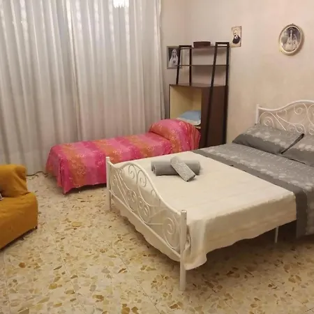 Turistico In Condivisione Euro 300 Al Mese Apartamento *