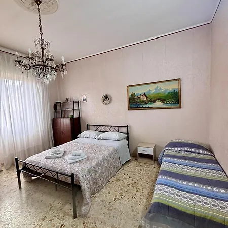 Turistico In Condivisione Euro 300 Al Mese Apartamento *